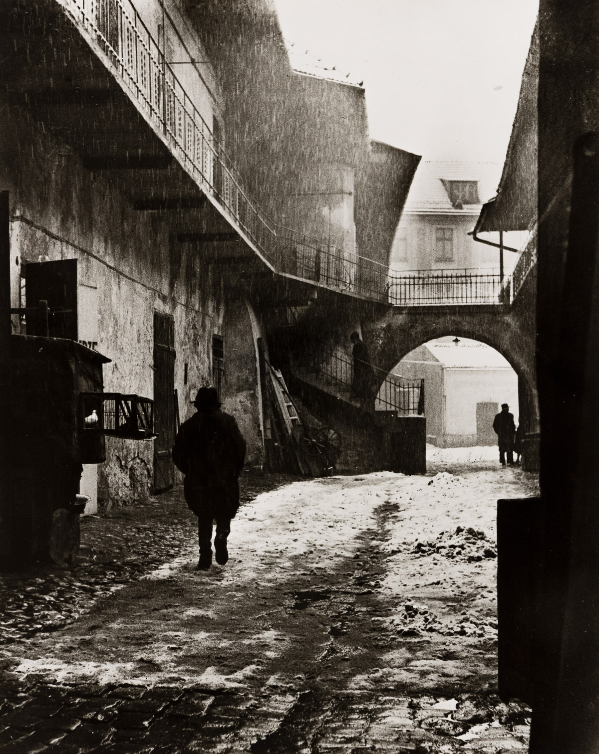 ROMAN VISHNIAC (1897-1990) Entrance to the Old Ghetto, Kraków.